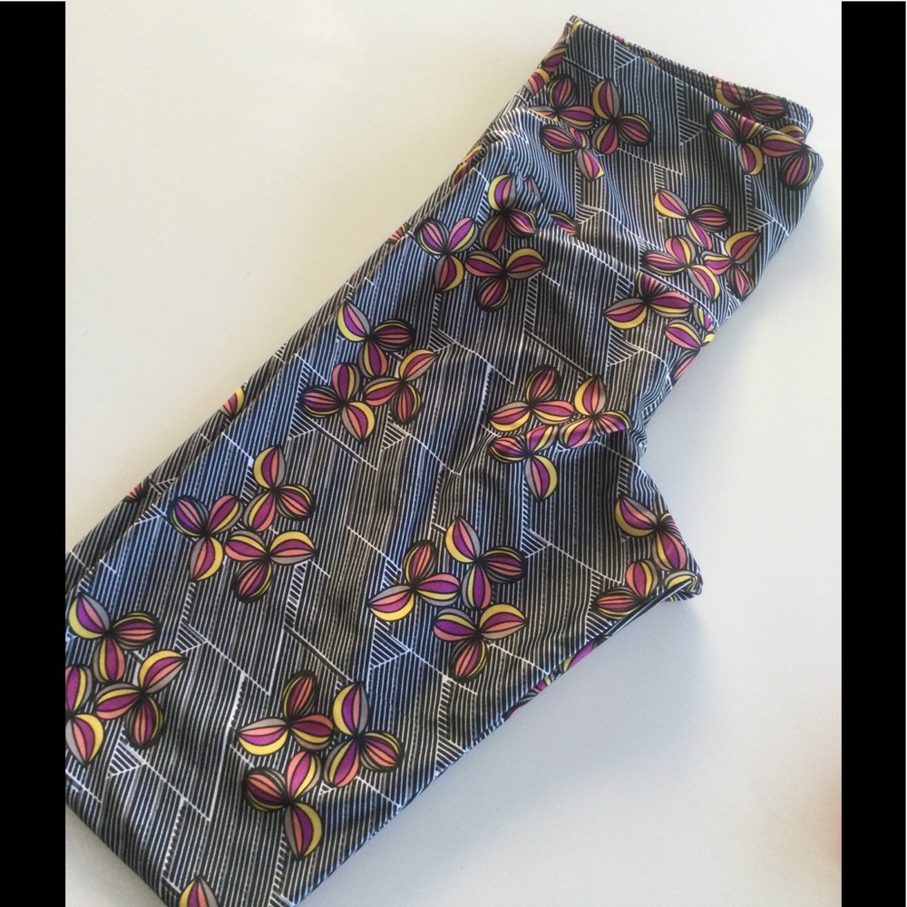 Onzie Work Out Leggings Stripe/Floral Print Size M/L